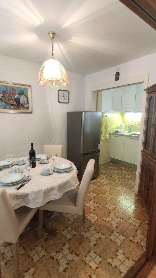 Apartman Lucijan Kastela Exterior photo